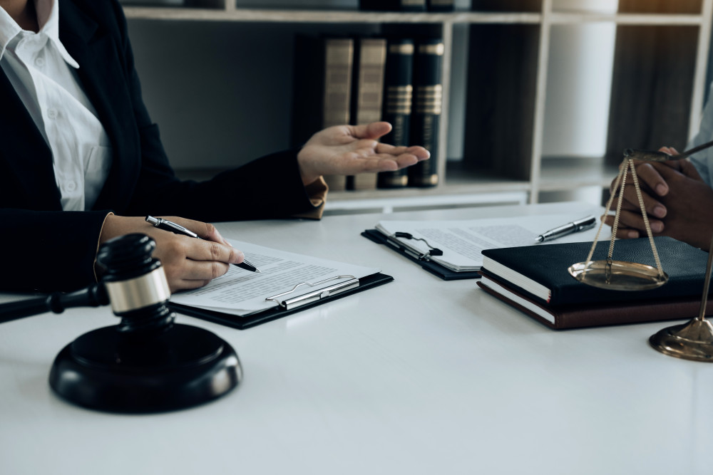 Comment choisir le bon avocat en fonction de votre affaire : conseils et critères à prendre en compte